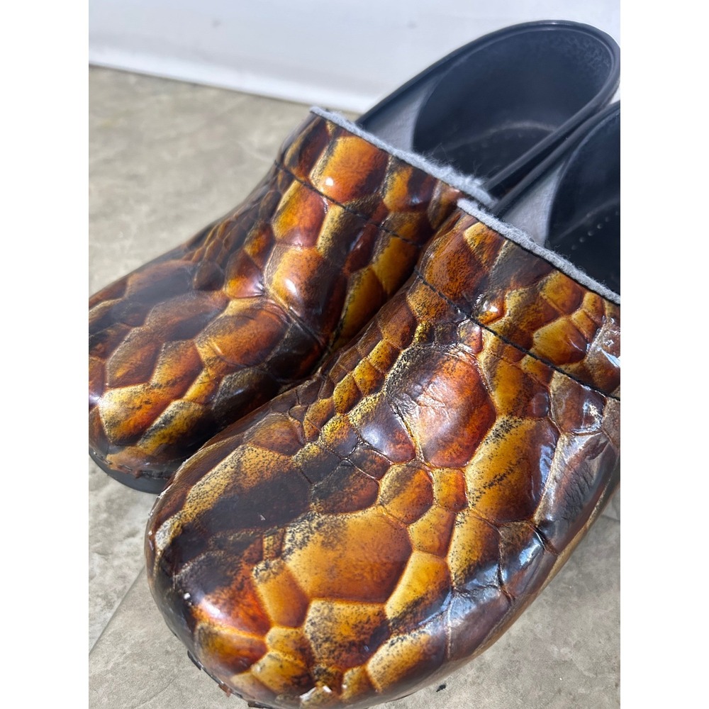 y2k Dansko Womens Brown Snake Embossed Patent Leather Clogs Size 41 - Picture 8 of 9
